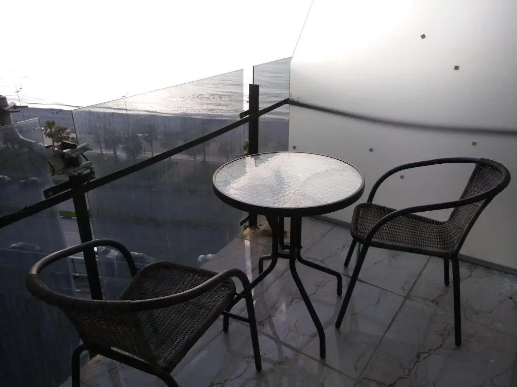 Батуми: Apartment on the back sea (selazir)