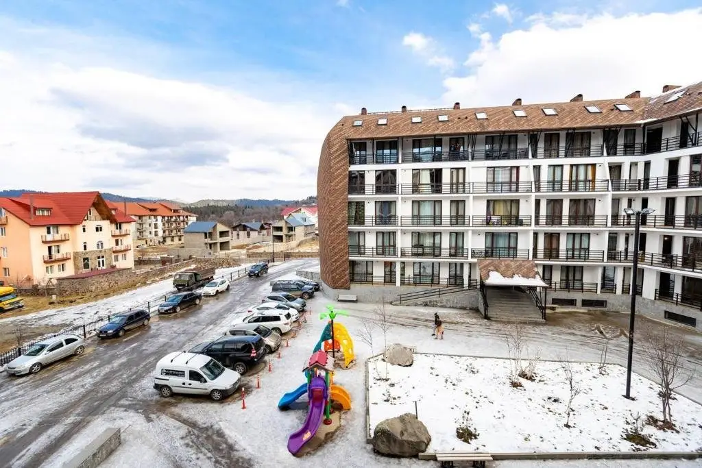 Бакуриани: Bright & Stylish Apt. in the Center of Bakuriani