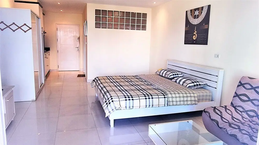 Паттайя: Jomtien Plaza Residence Large Modern Studio Apartment