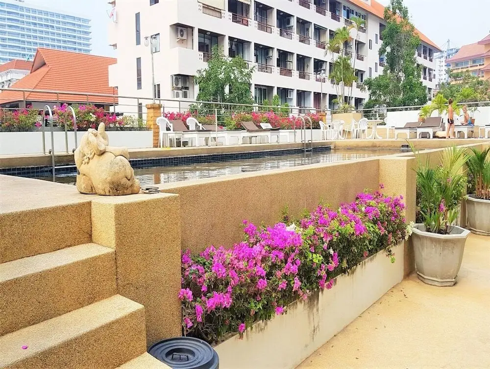 Паттайя: Jomtien Plaza Residence Large Modern Studio Apartment