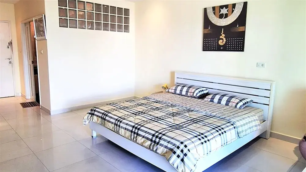 Паттайя: Jomtien Plaza Residence Large Modern Studio Apartment