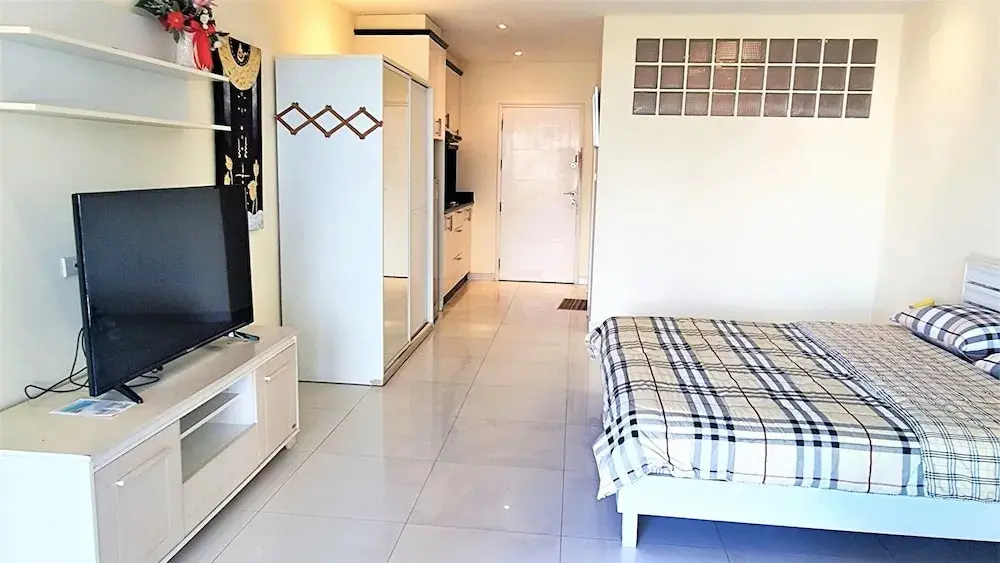 Паттайя: Jomtien Plaza Residence Large Modern Studio Apartment