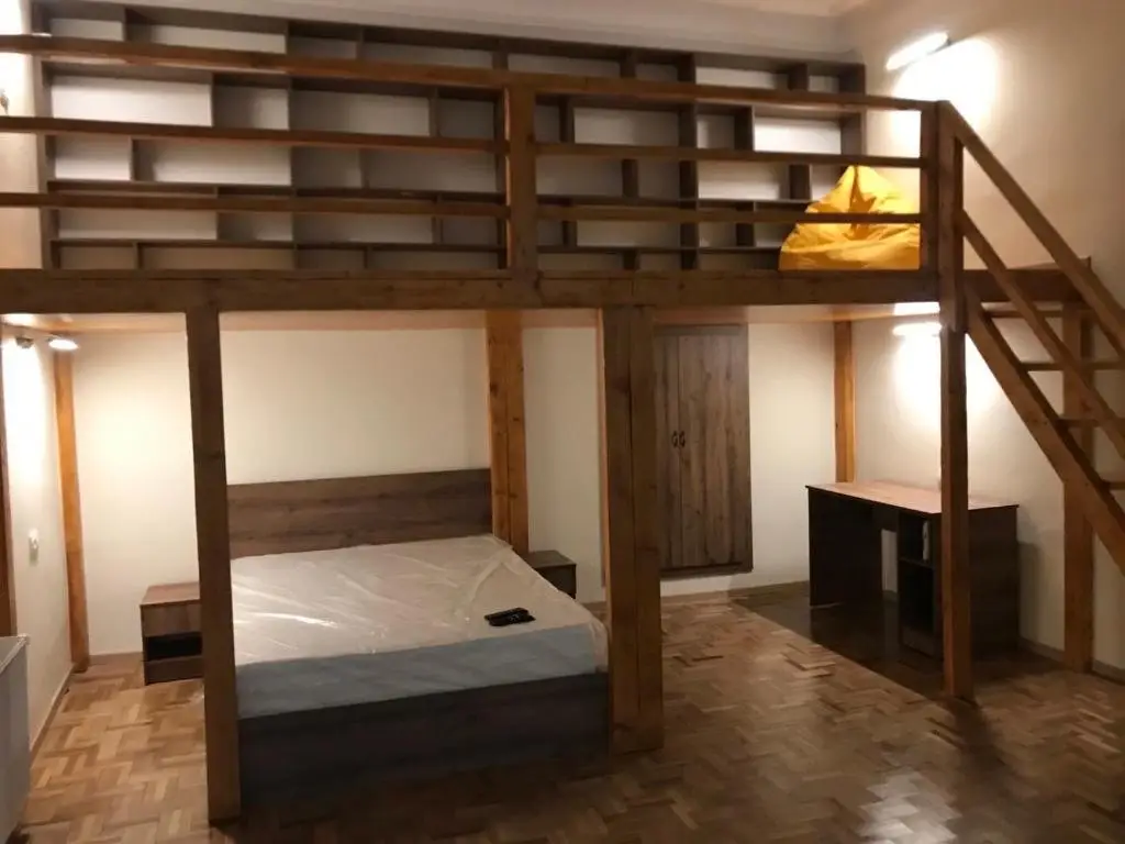 Тбилиси: City center historical building apartment