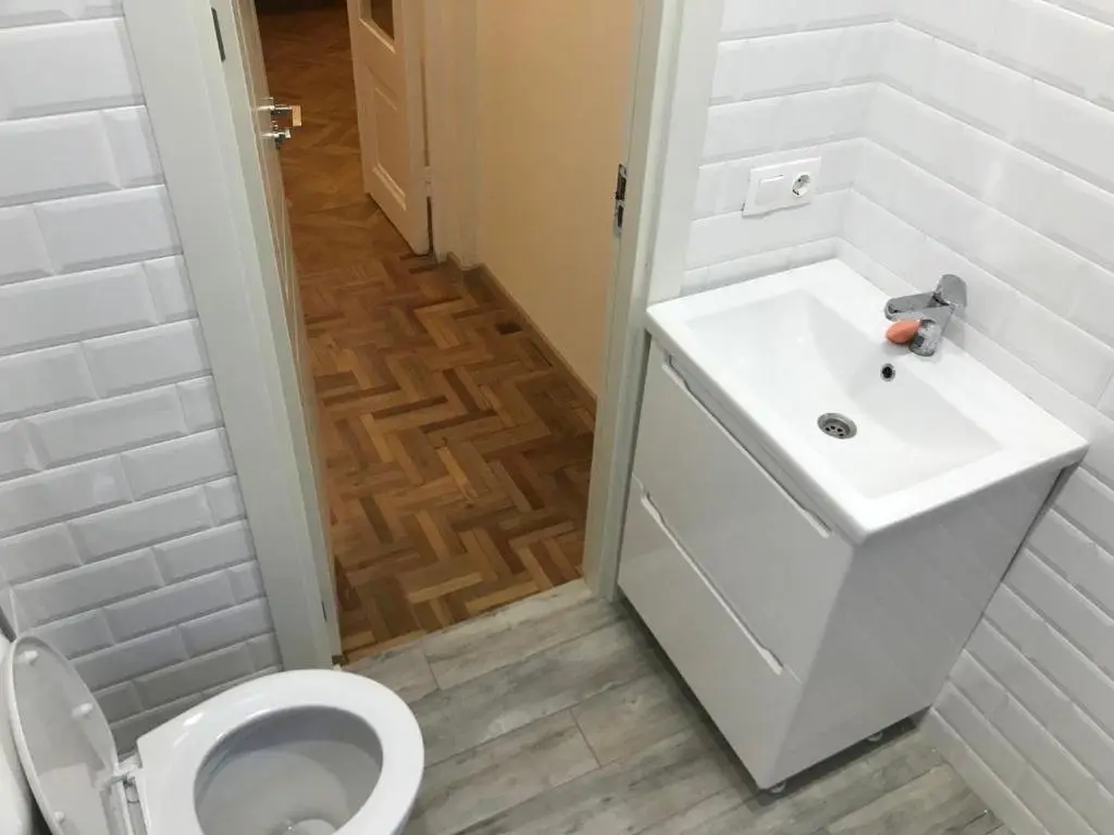 Тбилиси: City center historical building apartment