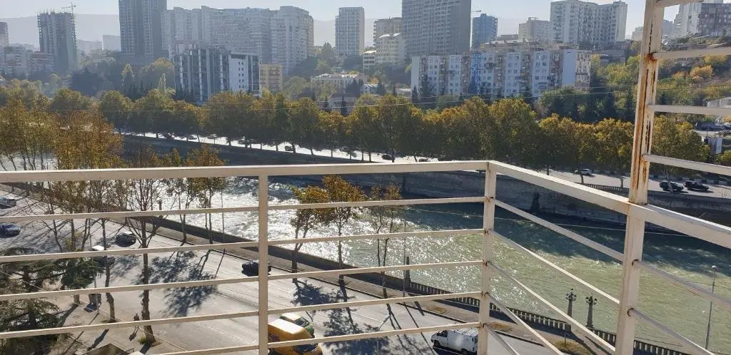 Тбилиси: apartment on khosharauli street