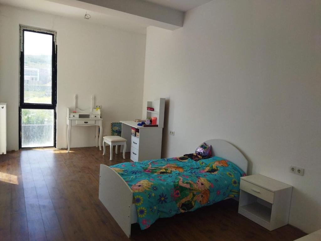 Тбилиси: cheerful 5-bedroom home near lisi lake