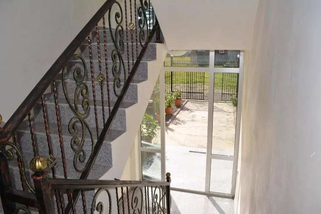 Уреки: Sun House