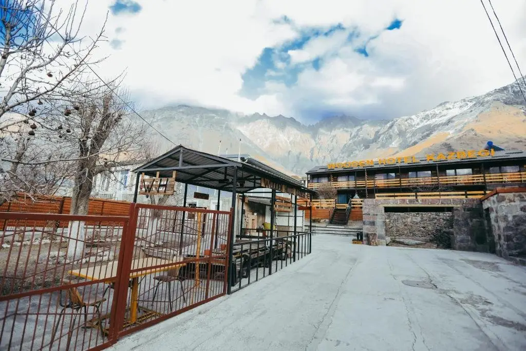 Степанцминда: Wooden Hotel Kazbegi