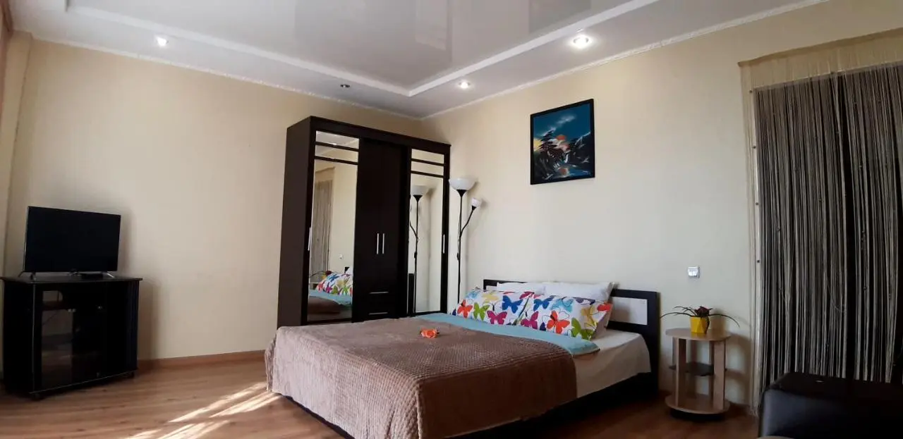 Волгоград: Новый дом в Центре, 18 и 11 этаж