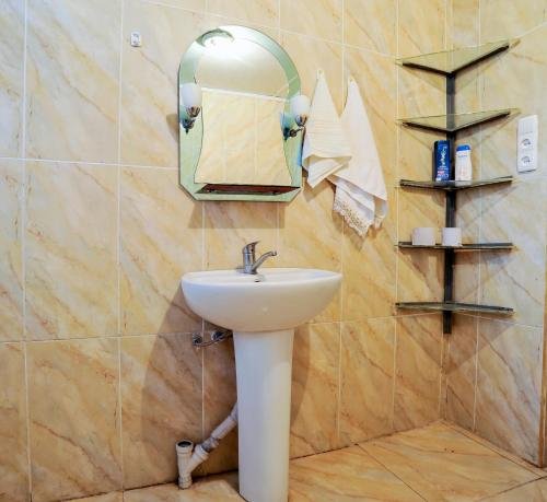 Анаклия: Nini House