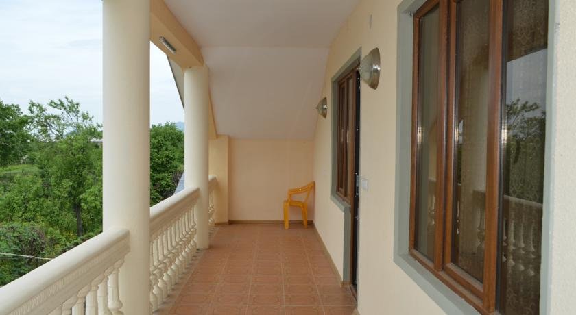 Кварели: Nona Guest House