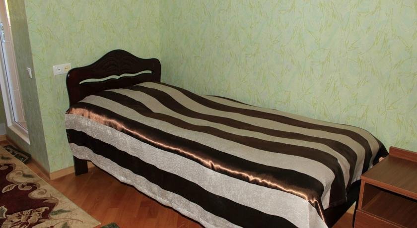 Кварели: Nona Guest House