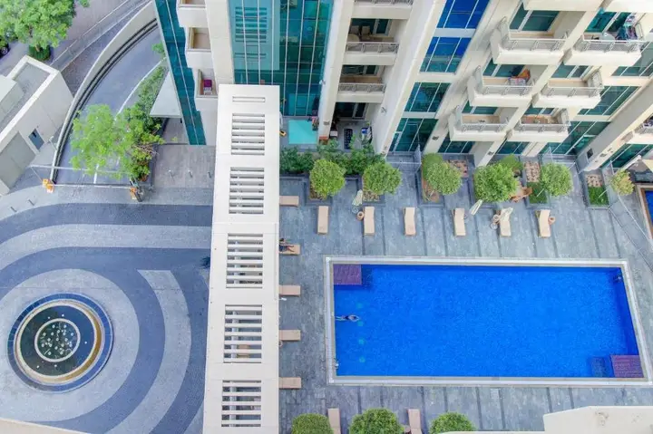 Дубай: Durrani Homes - Luxurious Studio near Dubai Mall with pool view