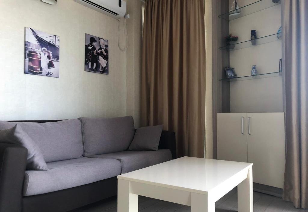 Батуми: Black Sea Side Apartments