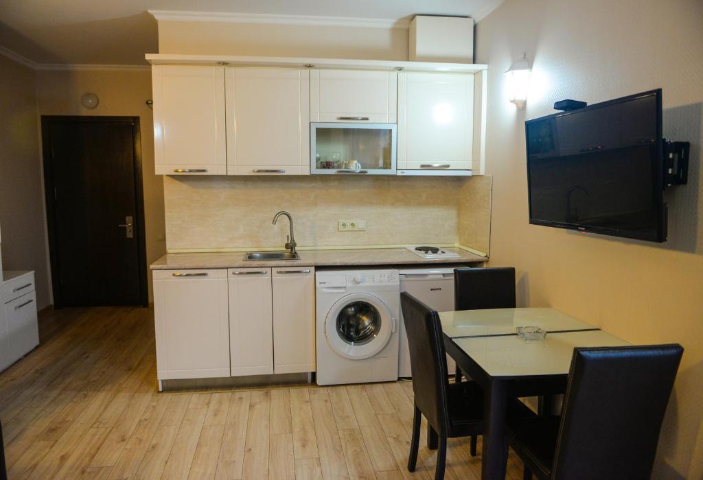 Батуми: Black Sea Side Apartments