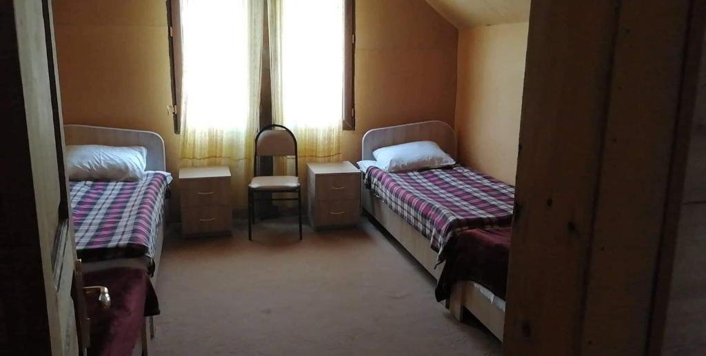Омало: Nadiani Guesthouse