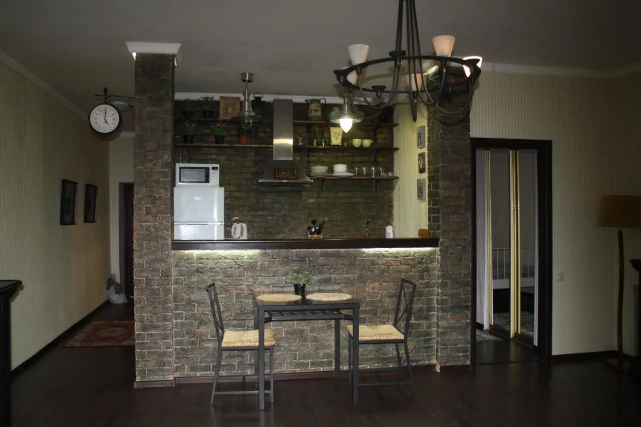 Волгоград: Apartments on Alleya Geroyev 4