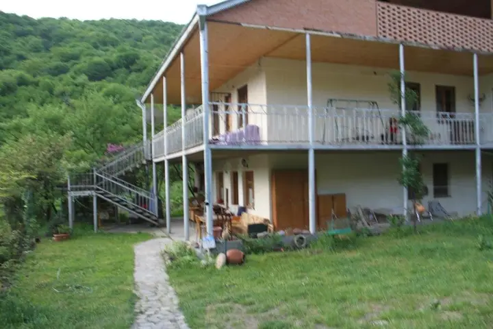 Ананури: Marine's Guest House