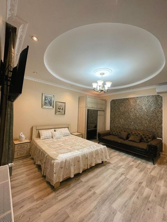 Чакви: Orange Inn