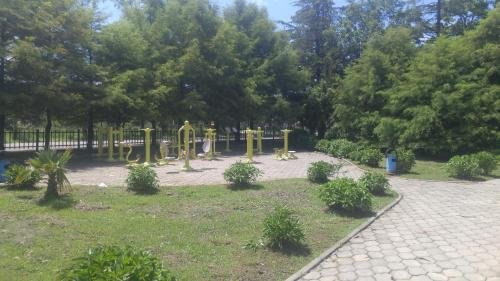 Букнари: LeoHouse