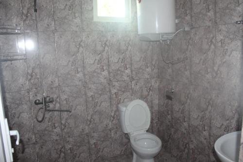 Букнари: LeoHouse
