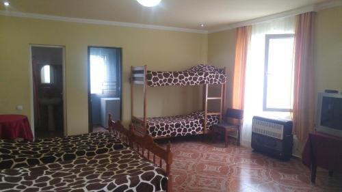 Букнари: LeoHouse