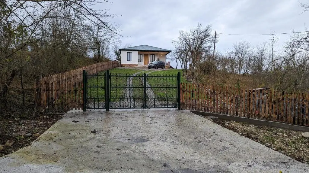 Мартвили: Недавно отремонтированное бунгало с тремя спальнями в сельском районе