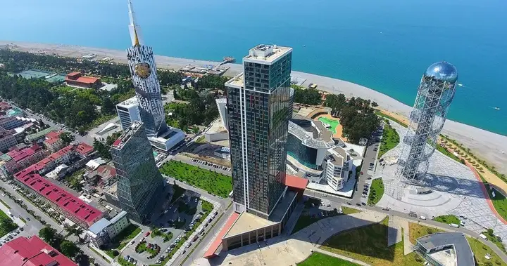 Батуми: Апартаменты в центре Батуми 50 метров от моря, Porta Tower