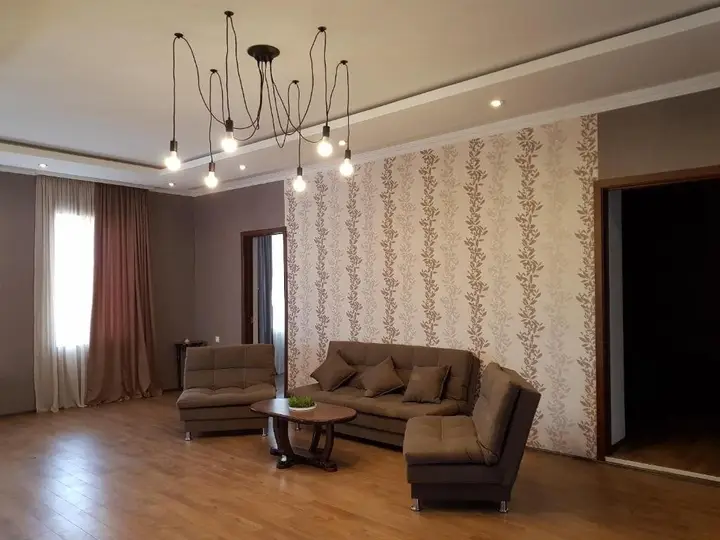 Телави: White House in Kakheti Eniseli