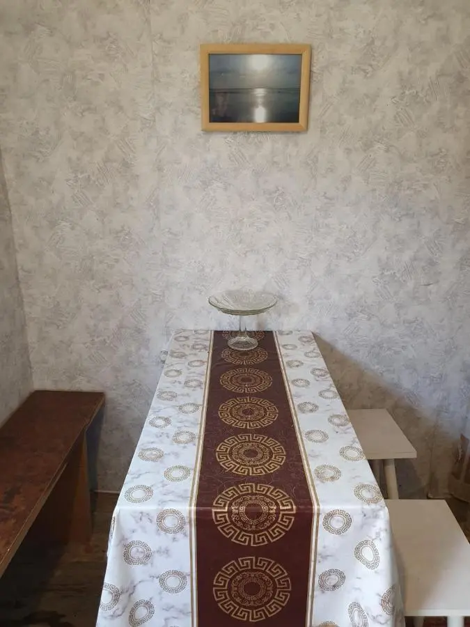 Эльтон: Дом с одной комнатой