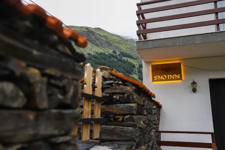 Степанцминда: Sno Inn Kazbegi