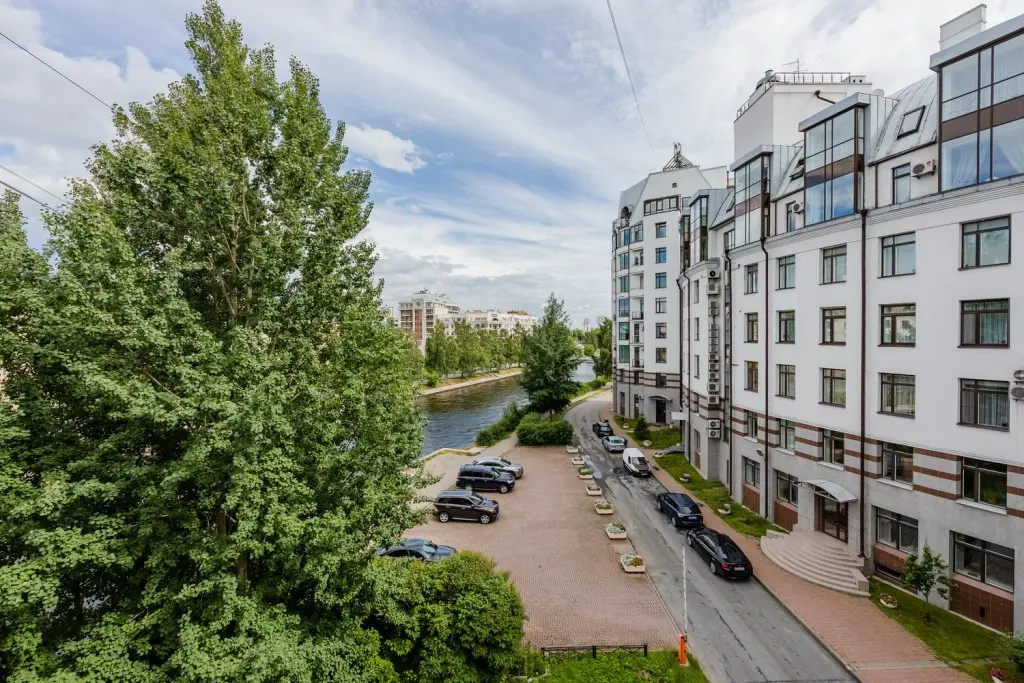 Санкт-Петербург: Апартаменты a.m. Rooms Petrovskiy Apartments с видом на реку