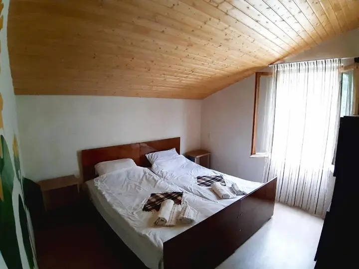 Амбролаури: Muse House