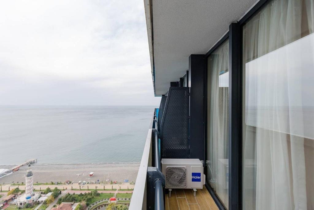 Батуми: Sea View Apartment with balcony in the center of Batumi