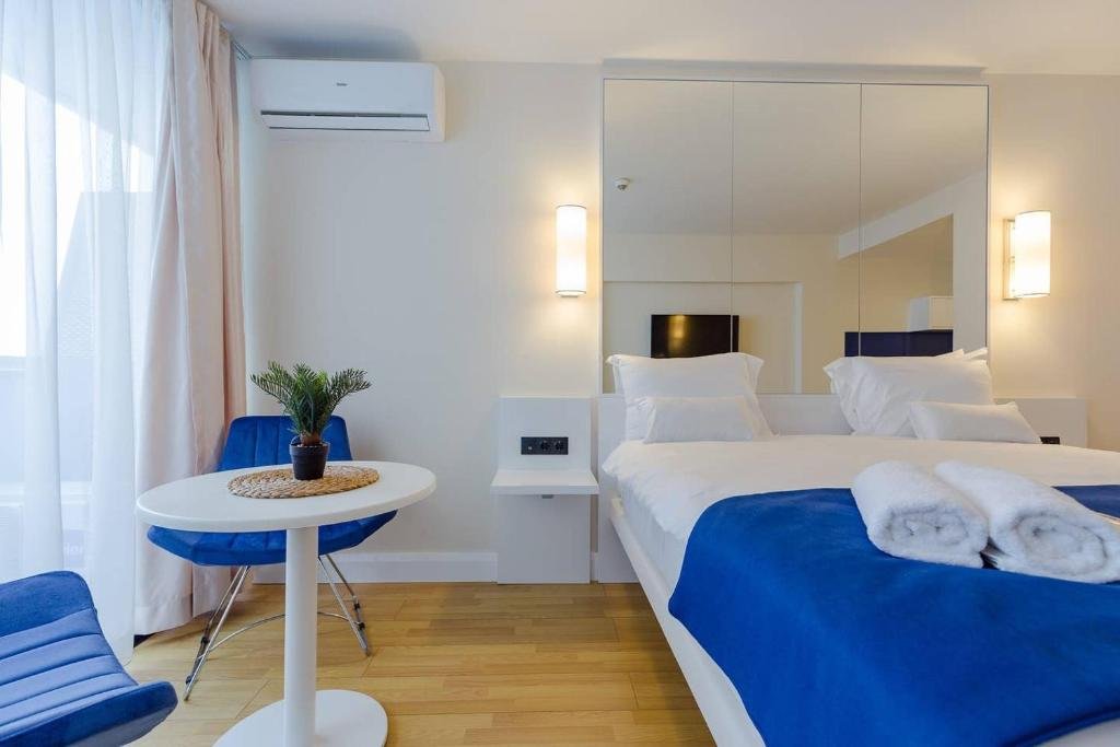 Батуми: Sea View Apartment with balcony in the center of Batumi