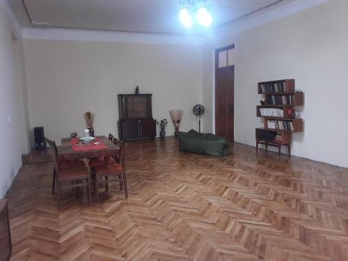 Мартвили: Surmava Palace