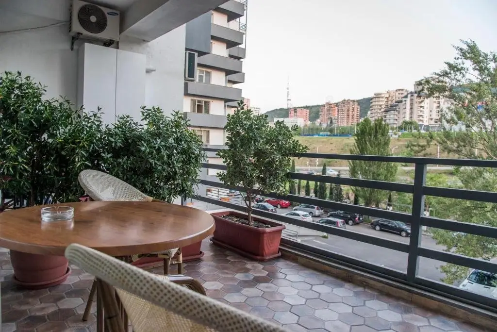Тбилиси: Tbilisi Apartment Tennis court