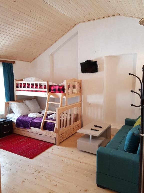 Гудаури: Ski Lift apt. White way