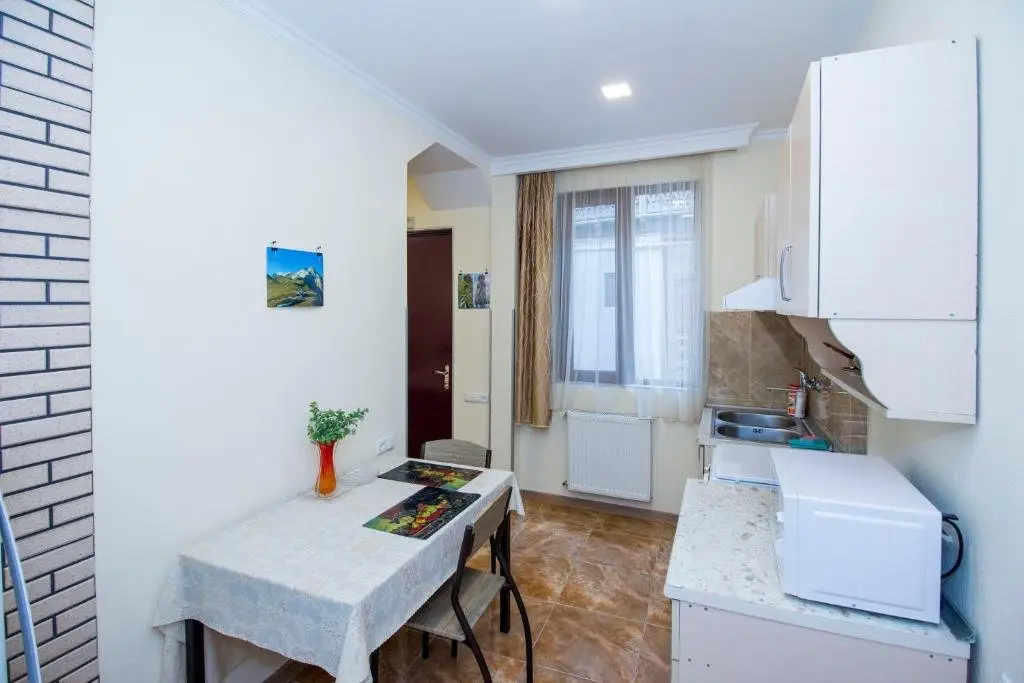 Тбилиси: A Comfortable Flat in old Tbilisi