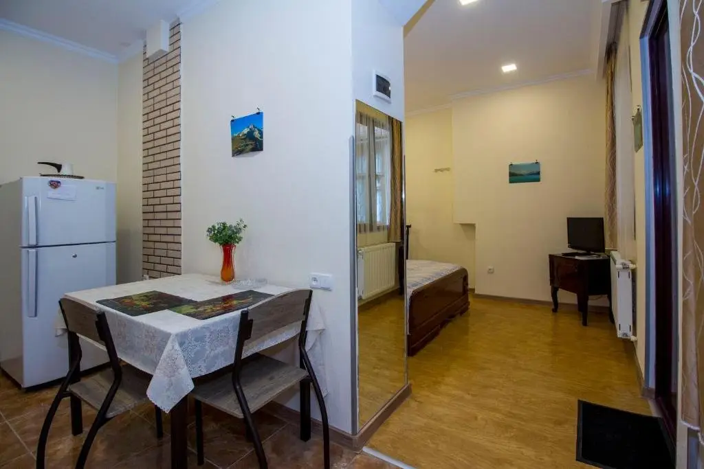 Тбилиси: A Comfortable Flat in old Tbilisi