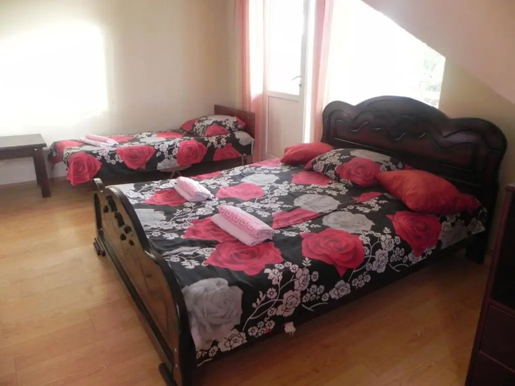 Уреки: Nina Guest House