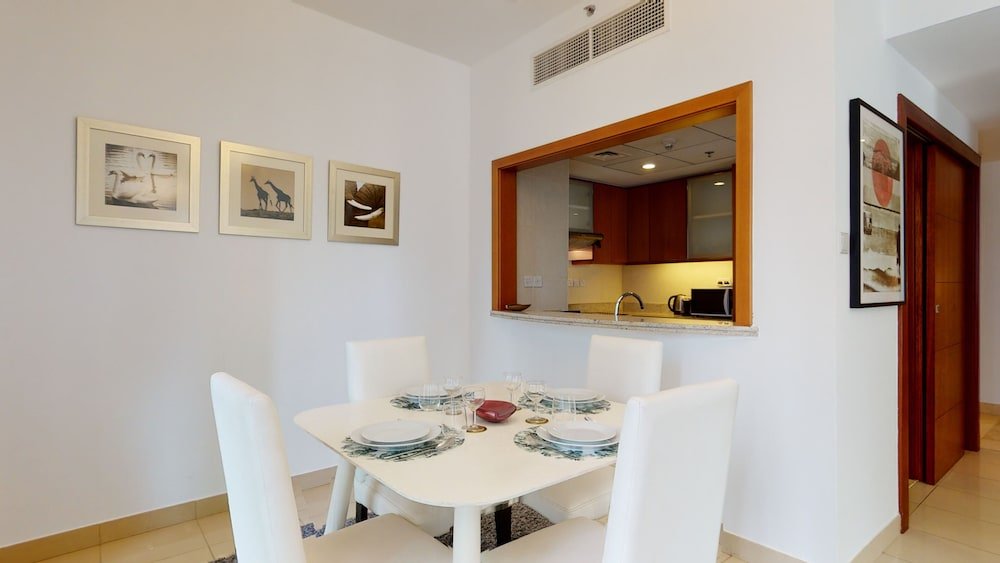 Дубай: Lux BnB 3BR Downtown Burj Khalifa & Pool Views