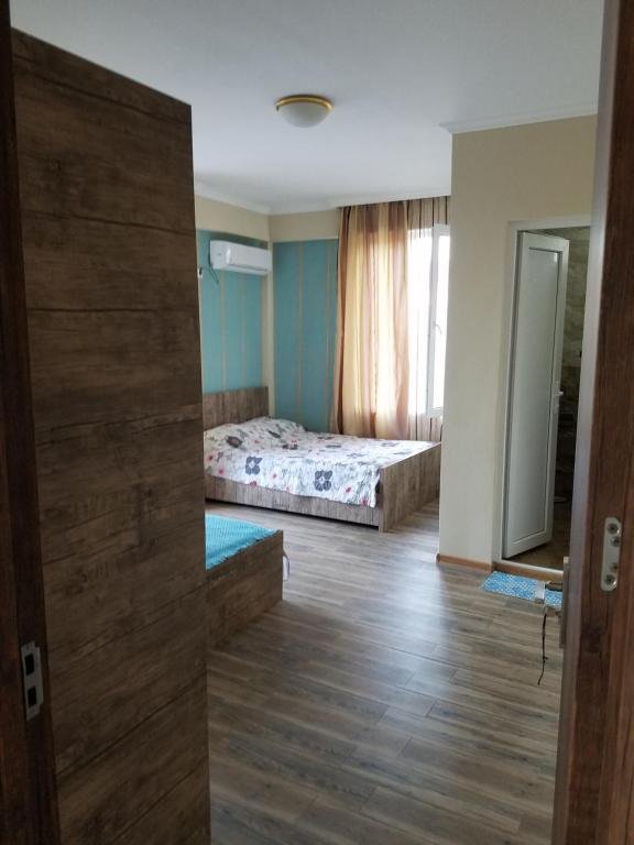 Уреки: Nine rooms