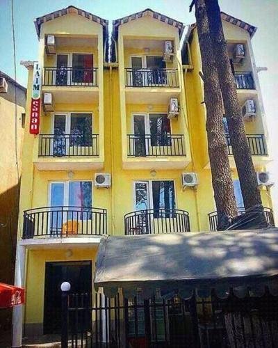 Уреки: Lime Hotel