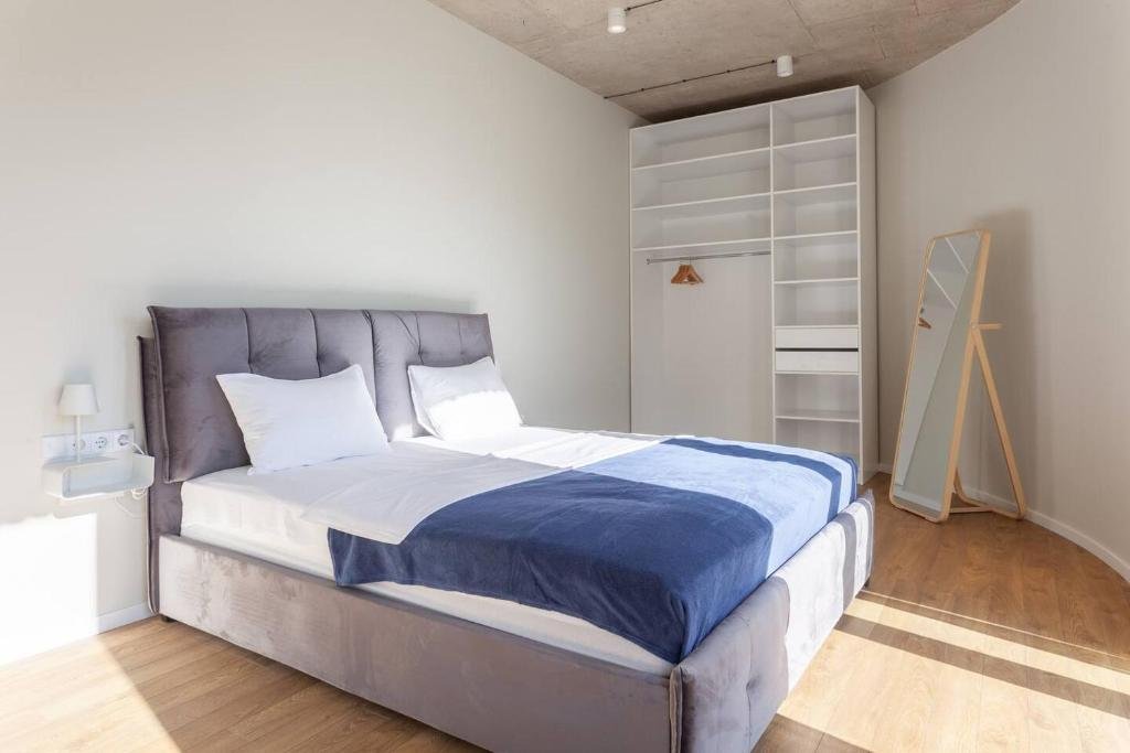 Тбилиси: Spacious 3BR Apartment With 2 Balconies in Old Tbilisi