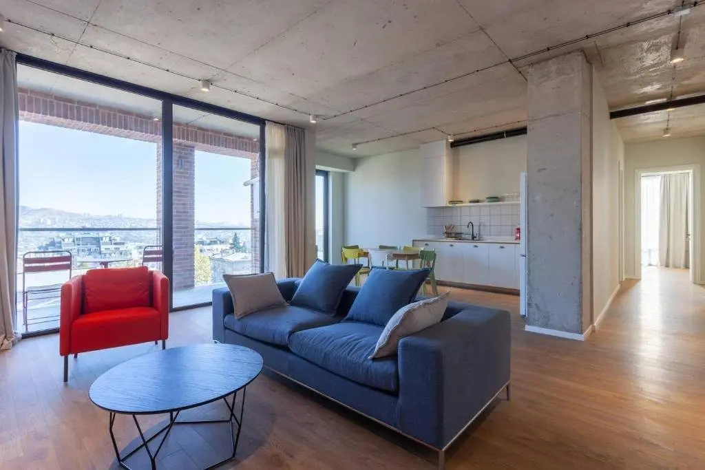 Тбилиси: Spacious 3BR Apartment With 2 Balconies in Old Tbilisi
