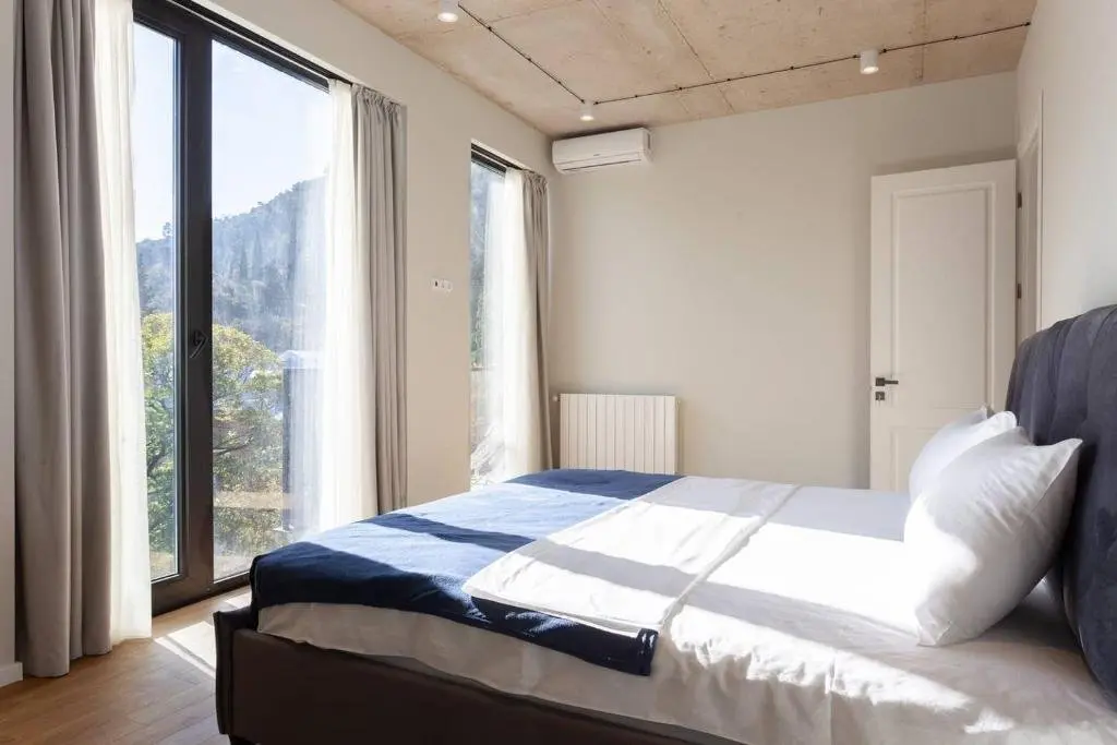 Тбилиси: Spacious 3BR Apartment With 2 Balconies in Old Tbilisi