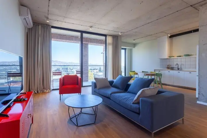 Тбилиси: Spacious 3BR Apartment With 2 Balconies in Old Tbilisi