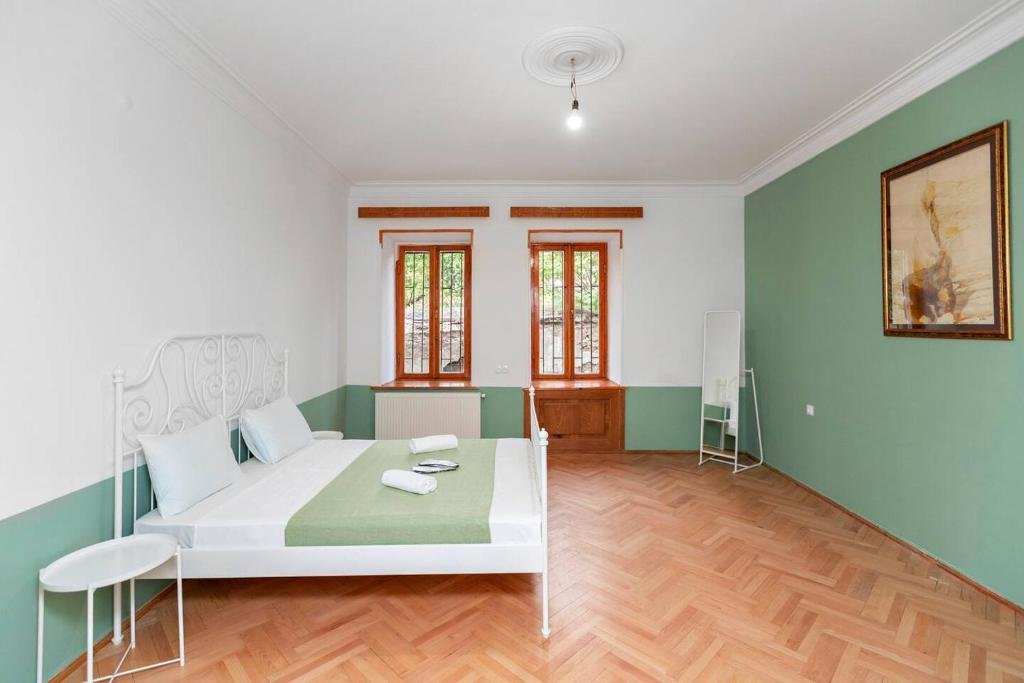 Тбилиси: Cozy &unique 2BR apt in historic part of Tbilisi on Lado Asatiani 60 Street
