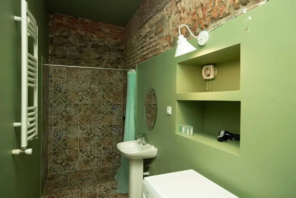 Тбилиси: Cozy &unique 2BR apt in historic part of Tbilisi on Lado Asatiani 60 Street